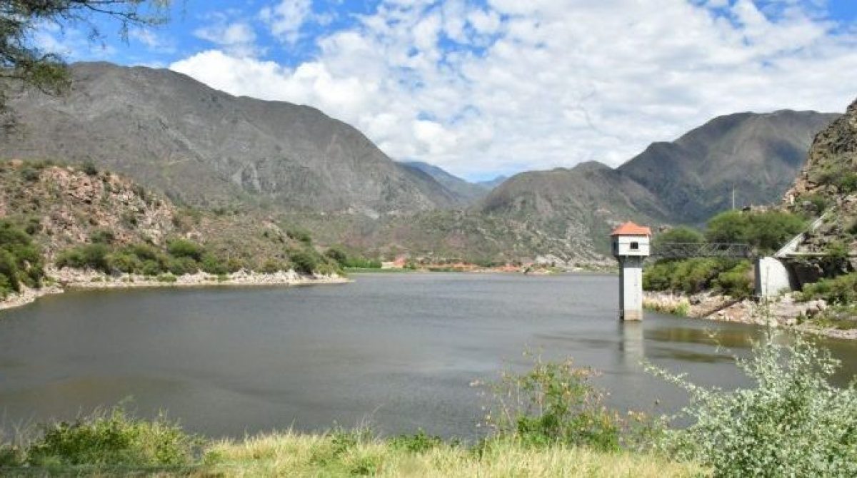 PESE AL VERANO LLUVIOSO SE MANTIENE LA EMERGENCIA HÍDRICA EN LA CAPITAL