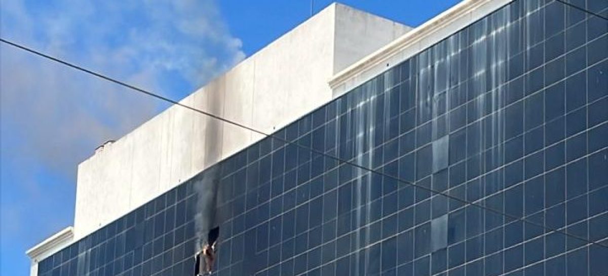 SE INCENDIÓ UN SECTOR DEL NAINDO Y DEBIERON EVACUAR A HUÉSPEDES