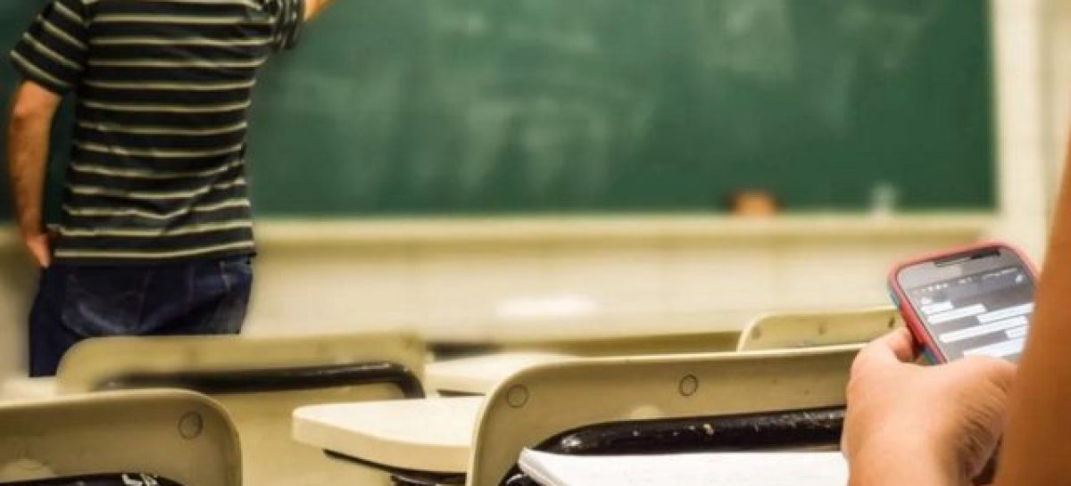 CELULARES EN LAS AULAS. EL IMPACTO EN LAS INFANCIAS Y EN EL APRENDIZAJE