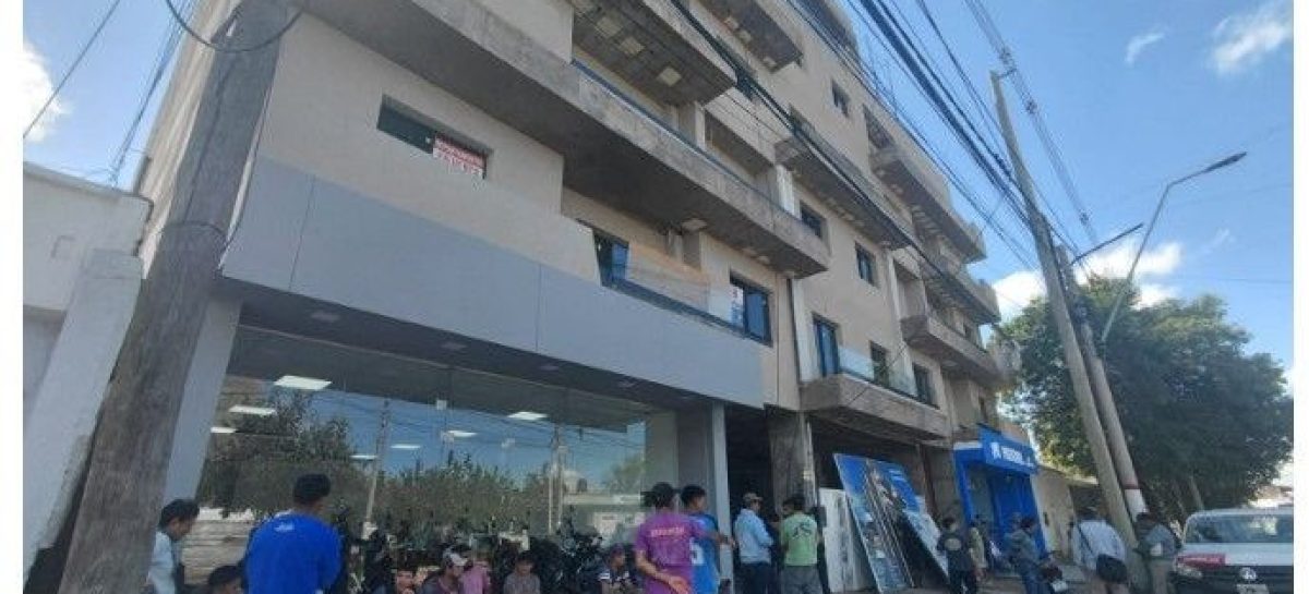 EL TRABAJADOR QUE CAYÓ DE UN QUINTO PISO ESTÁ EN TERAPIA INTENSIVA