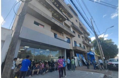 EL TRABAJADOR QUE CAYÓ DE UN QUINTO PISO ESTÁ EN TERAPIA INTENSIVA