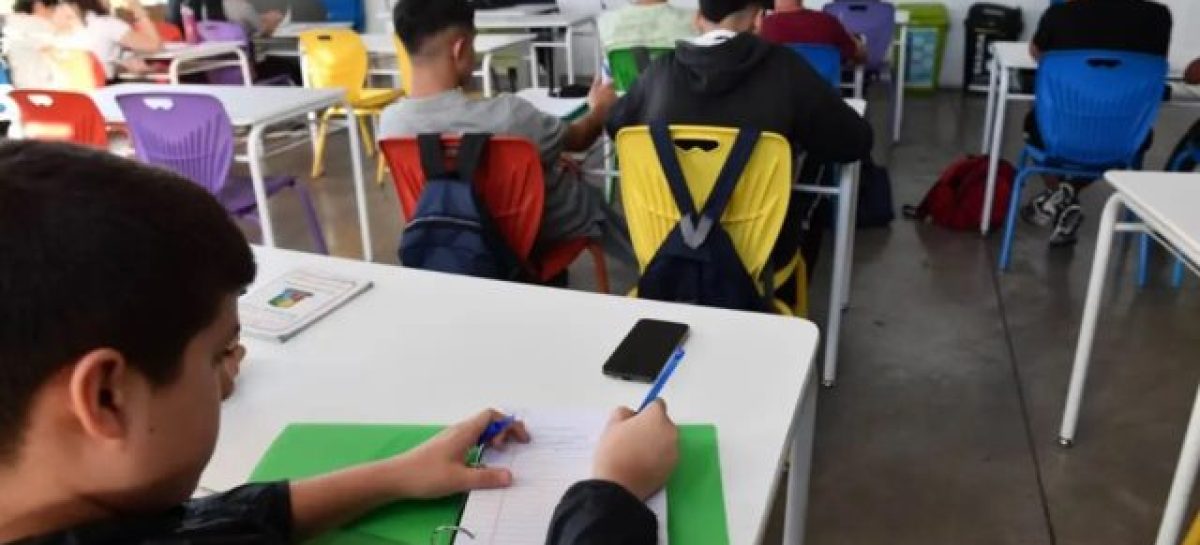 CELULARES EN LAS AULAS. LA UCR INSISTE EN QUE SE PROHIBAN EN LA RIOJA