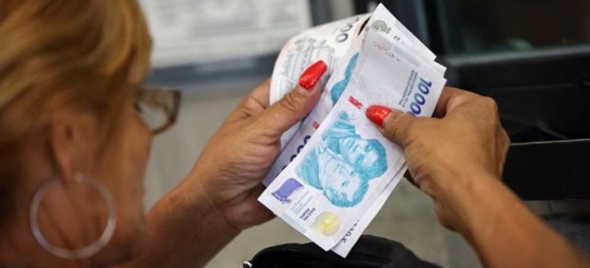 EL SALARIO MÍNIMO PERDIÓ CASI EL 40% DE SU PODER DE COMPRA DURANTE LA GESTIÓN LIBERTARIA