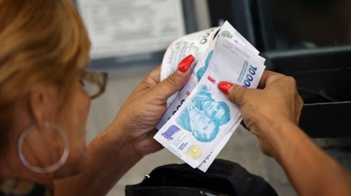 EL SALARIO MÍNIMO PERDIÓ CASI EL 40% DE SU PODER DE COMPRA DURANTE LA GESTIÓN LIBERTARIA