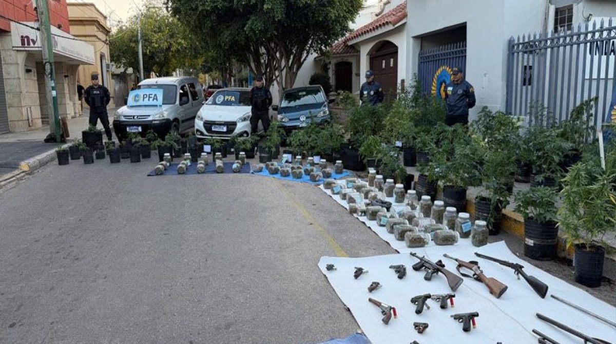 OPERATIVO ANTI DROGAS. INCAUTAN MARIHUANA, ARMAS, MUNICIONES Y VEHÍCULOS