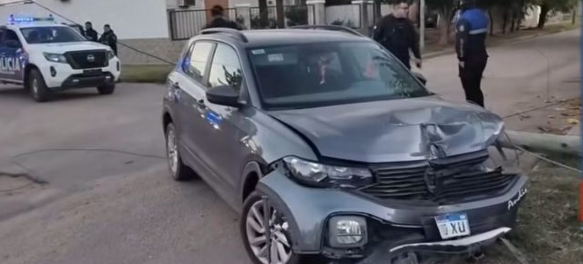ESCAPÓ DE LA POLICÍA Y TERMINÓ CONTRA UN POSTE: ESTABA ALCOHOLIZADO