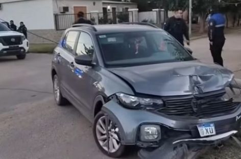 ESCAPÓ DE LA POLICÍA Y TERMINÓ CONTRA UN POSTE: ESTABA ALCOHOLIZADO
