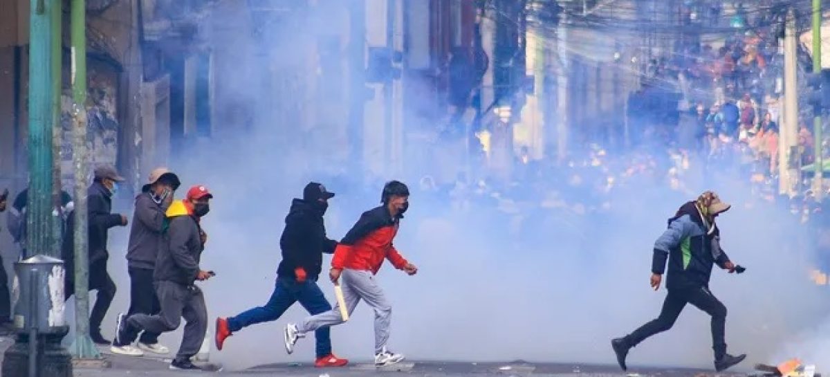 DISTURBIOS EN BOLIVIA. MANIFESTANTES EXIGEN LA RENUNCIA DE RODRIGO PAZ EN MEDIO DE LA CRISIS ECONÓMICA