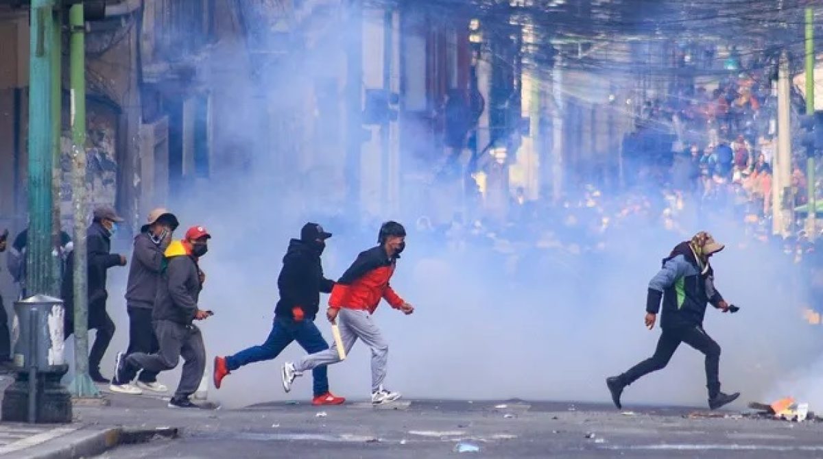 DISTURBIOS EN BOLIVIA. MANIFESTANTES EXIGEN LA RENUNCIA DE RODRIGO PAZ EN MEDIO DE LA CRISIS ECONÓMICA