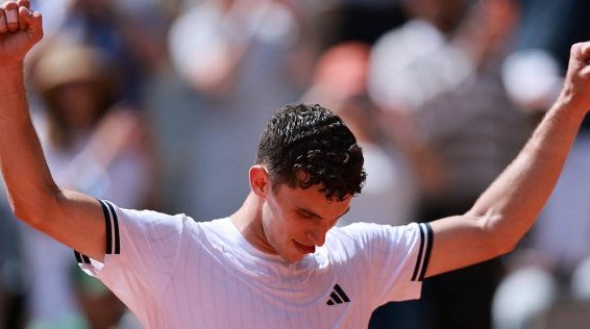 BATACAZO ARGENTINO EN ROLAND GARROS. CERÚNDOLO BAJÓ A JANNIK SINNER Y ELIMINÓ AL 1° DEL MUNDO