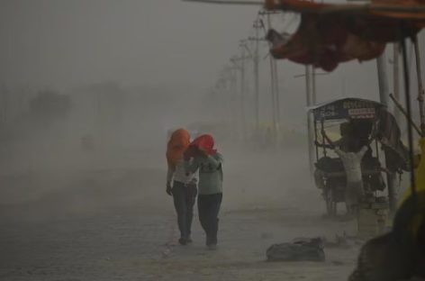 AL MENOS 117 MUERTOS Y 79 HERIDOS POR DESVASTADORAS TORMENTAS EN LA INDIA