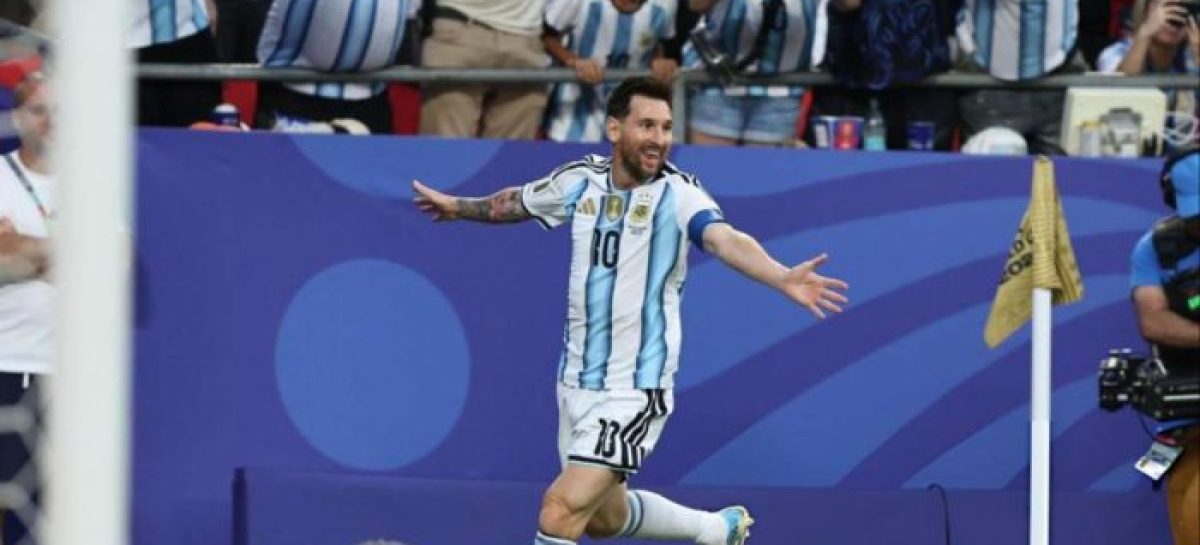 MESSI EN MODO GOAT. TRIPLETE EN EL DEBUT DE ARGENTINA ANTE ARGELIA