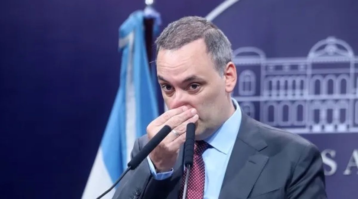 EN DOS AÑOS Y MEDIO, ADORNI CONSUMIÓ $139 MILLONES EN TARJETAS