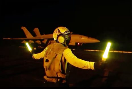 MÁXIMA TENSIÓN. EEUU ATACÓ ISLA CLAVE Y TRUMP AMENAZA BOMBARDEAR INFRAESTRUCTURA CIVIL EN IRÁN
