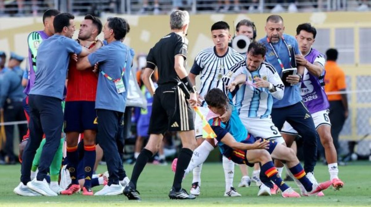QUÉ SANCIONES IMPONDRÍA LA FIFA EN LA INVESTIGACIÓN QUE ABRIÓ SOBRE PAREDES, ALMADA, MOLINA Y LA AFA