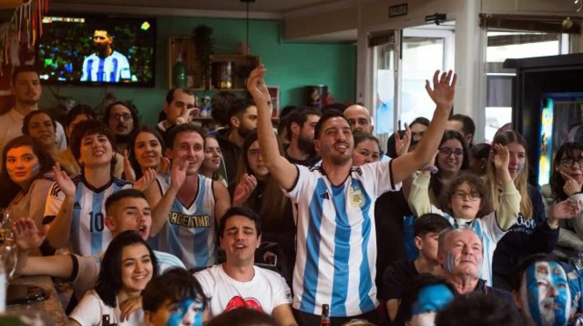 MUNDIAL 2026. ¿QUÉ PLATAFORMAS TIENEN MENOS DELAY Y CÓMO EVITAR QUE TE GRITEN LOS GOLES ANTES?