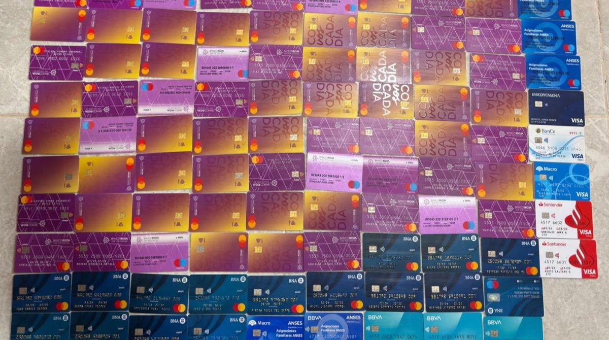 GOLPE A LA USURA. INCAUTAN $170 MILLONES Y UN CENTENAR DE TARJETAS DE DÉBITO