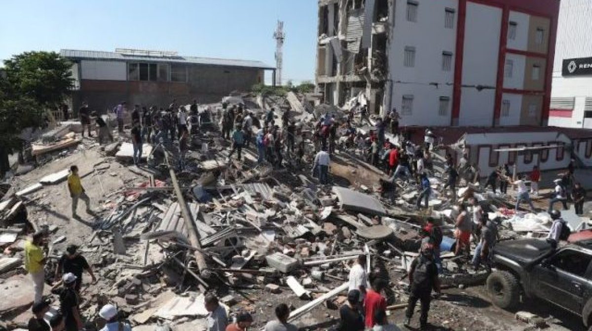 UN TERREMOTO SACUDIÓ COLOMBIA. HAY AL MENOS 20 MUERTOS, HERIDOS Y DAÑOS EN EDIFICIOS