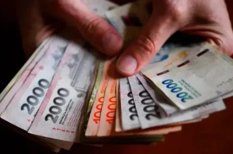 EL SALARIO MÍNIMO LLEGÓ A $376.600 EN AGOSTO Y VOLVIÓ A QUEDAR POR DEBAJO DE LA INFLACIÓN MENSUAL