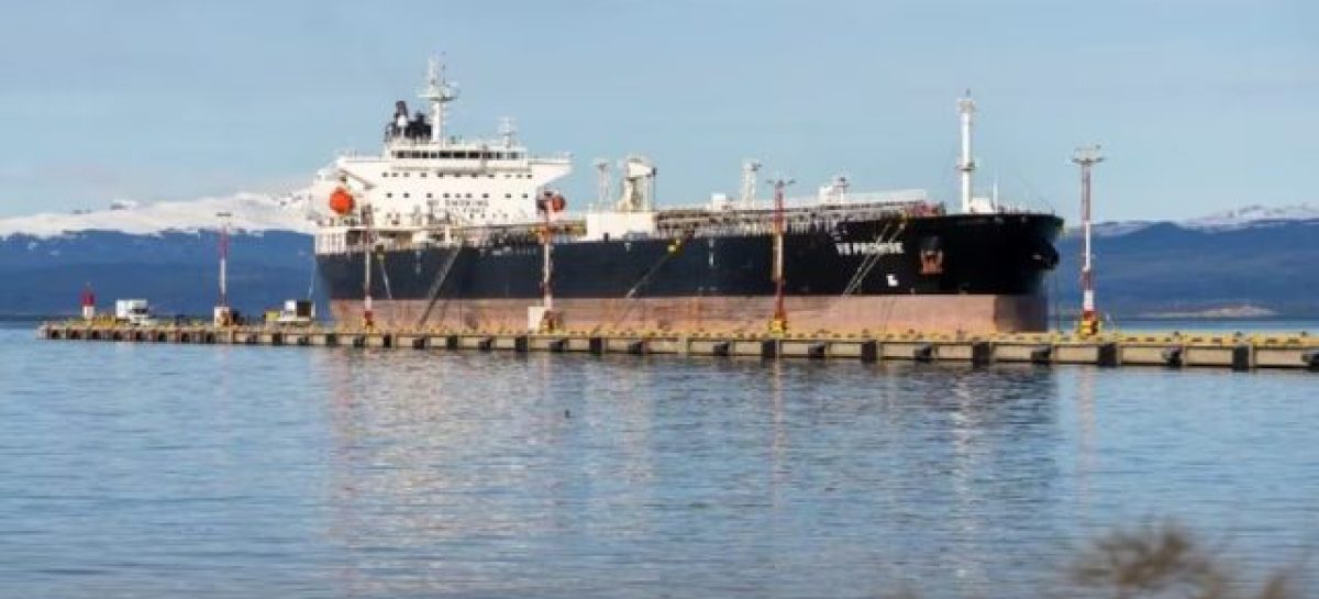 TIERRA DEL FUEGO DENUNCIÓ LA PRESENCIA DE UN BUQUE PETROLERO BRITÁNICO EN USHUAIA