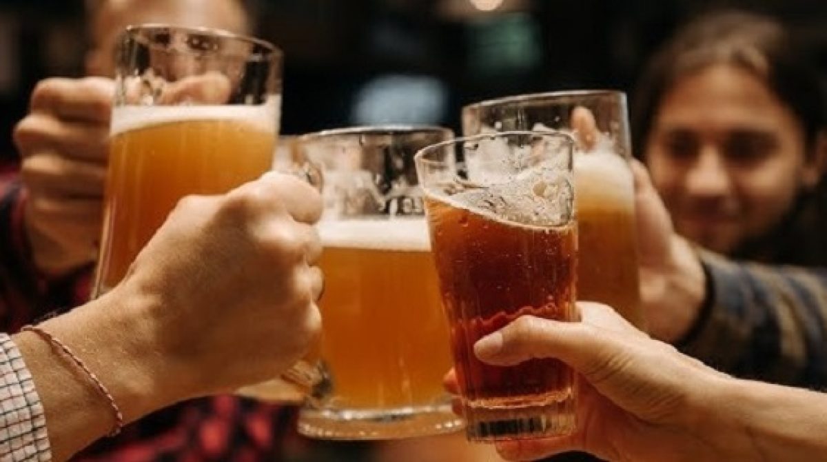 DÍA DE LA CERVEZA. «LA CERVEZA ES UN LUBRICANTE SOCIAL POR EXCELENCIA»