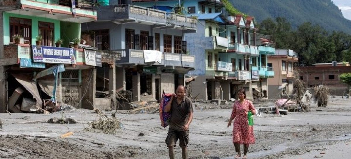 TRAGEDIA EN NEPAL. YA SON 359 LOS MUERTOS, HAY 1.300 DESAPARECIDOS Y NO DESCARTAN OTRO ALUD