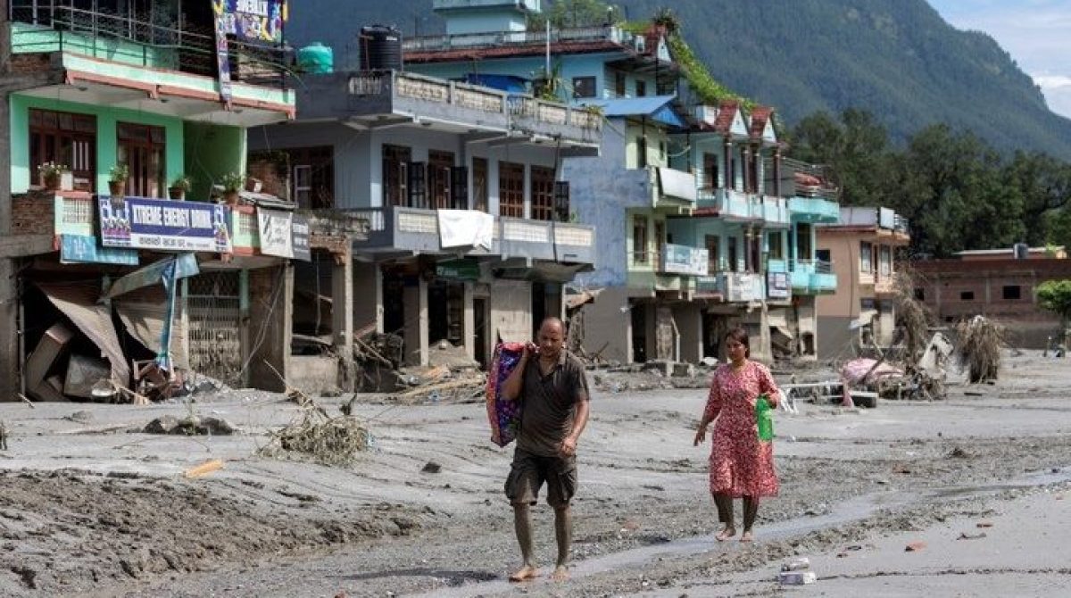 TRAGEDIA EN NEPAL. YA SON 359 LOS MUERTOS, HAY 1.300 DESAPARECIDOS Y NO DESCARTAN OTRO ALUD