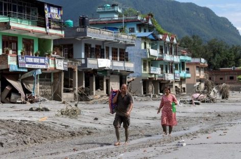 TRAGEDIA EN NEPAL. YA SON 359 LOS MUERTOS, HAY 1.300 DESAPARECIDOS Y NO DESCARTAN OTRO ALUD