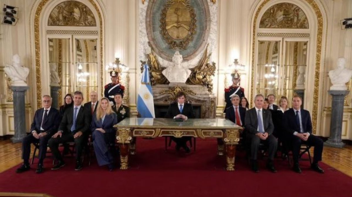 MILEI ANUNCIÓ LA CONSTRUCCIÓN DE UNA BASE NAVAL EN TIERRA DEL FUEGO Y SANCIONES A PETROLERAS QUE OPEREN EN MALVINAS