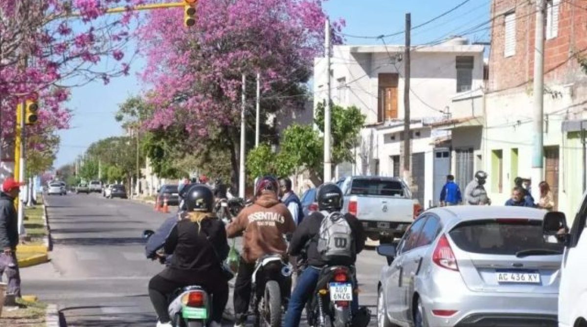 LAS MULTAS POR CRUZAR UN SEMÁFORO EN ROJO SUPERAN LOS $100.000