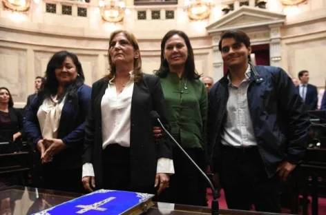 CLAUDIA LÓPEZ ASUMIÓ COMO SENADORA NACIONAL POR LA RIOJA