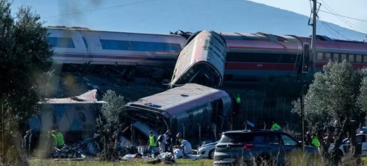 CHOCARON DOS TRENES DE ALTA VELOCIDAD EN ESPAÑA: AL MENOS 68 MUERTOS