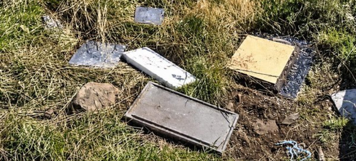 MALVINAS. DENUNCIAN VANDALISMO EN PLACAS Y OFRENDAS ARGENTINAS EN EL CEMENTERIO DE DARWIN