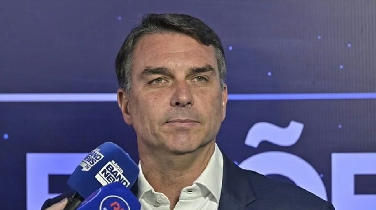 LA POLICÍA DE BRASIL INVESTIGA SI FLÁVIO BOLSONARO SE FUGÓ A ARGENTINA PARA VIAJAR A EEUU EN AVIÓN PRIVADO