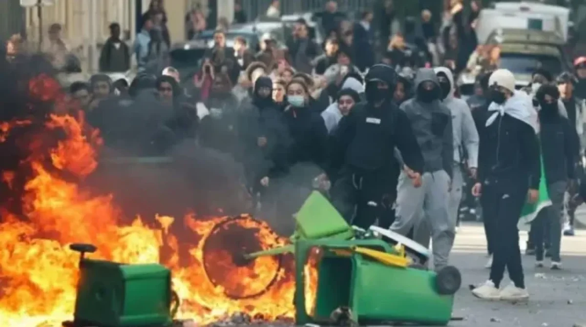 ESCALA LA TENSIÓN EN FRANCIA. LAS PROTESTAS ESTUDIANTILES DEJARON MÁS DE 1.000 HERIDOS Y CASI 500 DETENIDOS