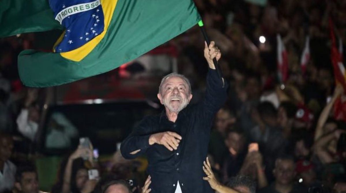 LULA GANÓ UN HISTÓRICO BALOTAJE A FLÁVIO BOLSONARO Y ASUMIRÁ SU CUARTO MANDATO EN BRASIL
