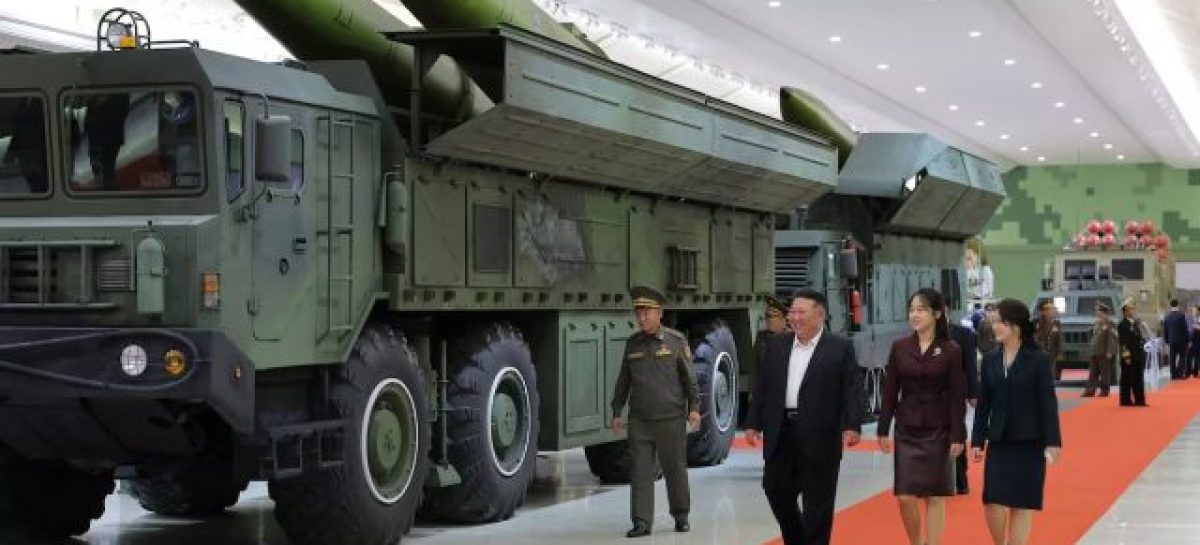 KIM JONG-UN PRESENTÓ EL NUEVO MISIL NORCOREANO CAPAZ DE ALCANZAR A EEUU