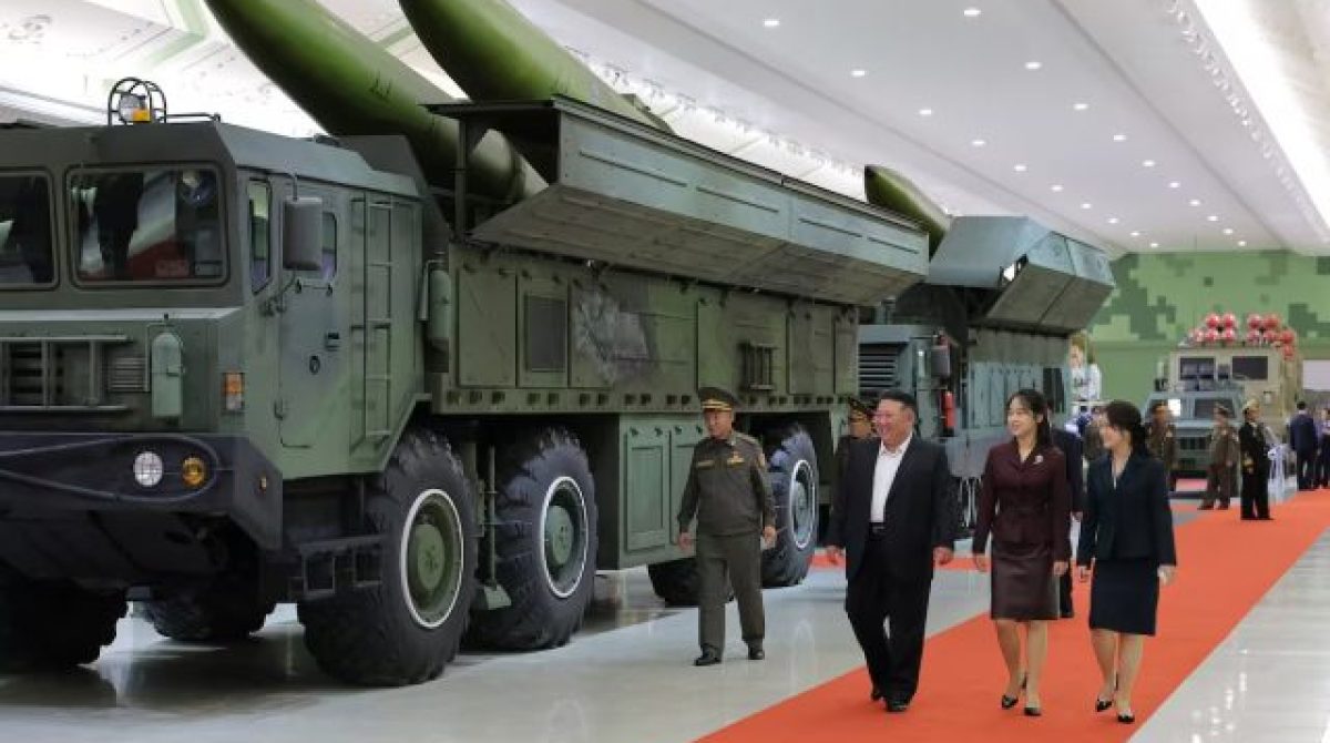 KIM JONG-UN PRESENTÓ EL NUEVO MISIL NORCOREANO CAPAZ DE ALCANZAR A EEUU
